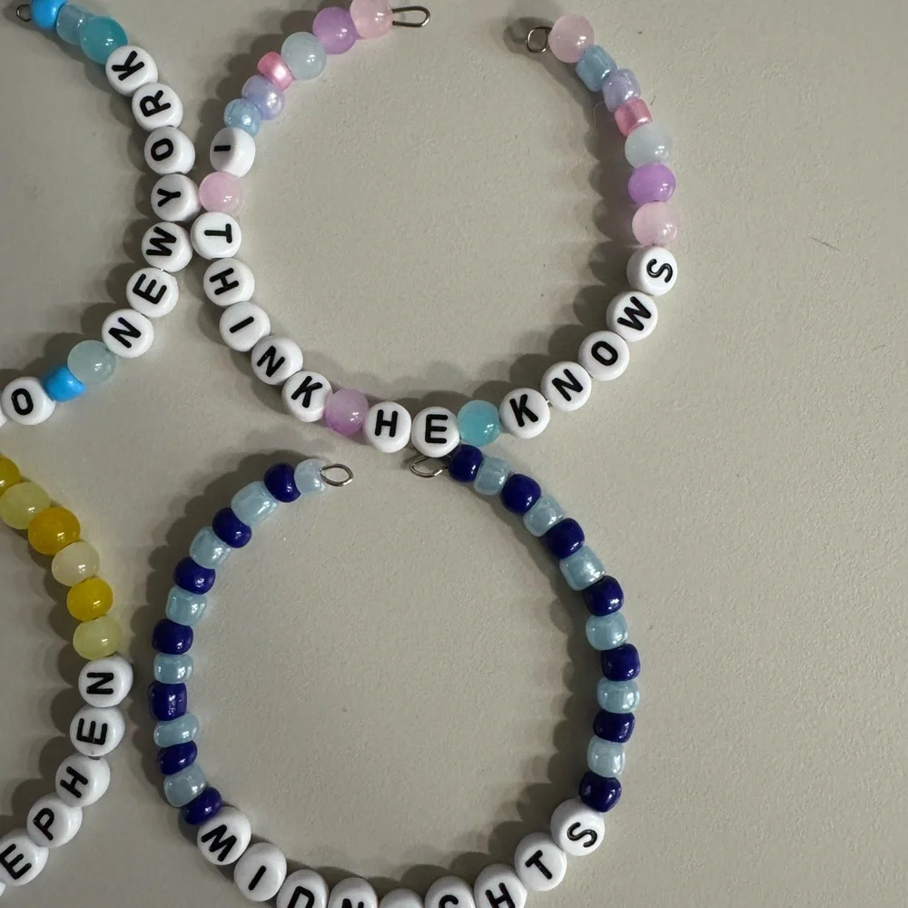 Taylor Swift Friendship Bracelets (all 8 included) - size inclusive - Picture 8 of 8